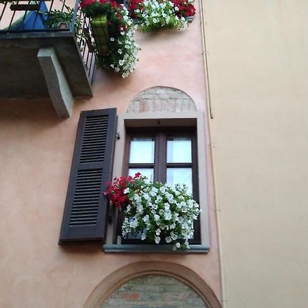 Holiday House Antica Dimora Soggiorni In Langa Centro Storico La Morra Buitenkant foto
