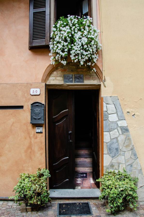 Holiday House Antica Dimora Soggiorni In Langa Centro Storico La Morra Buitenkant foto