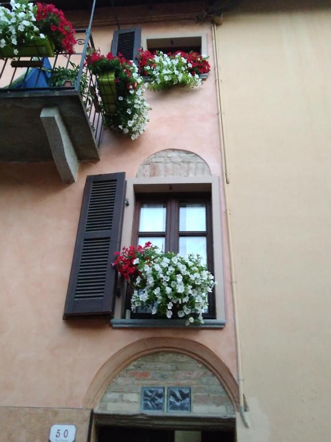 Holiday House Antica Dimora Soggiorni In Langa Centro Storico La Morra Buitenkant foto
