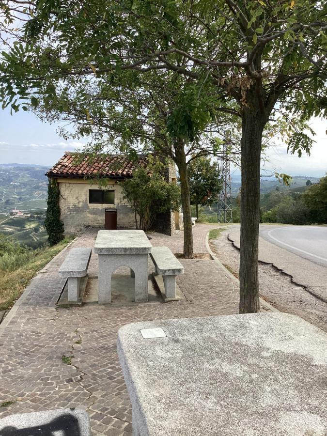 Holiday House Antica Dimora Soggiorni In Langa Centro Storico La Morra Buitenkant foto