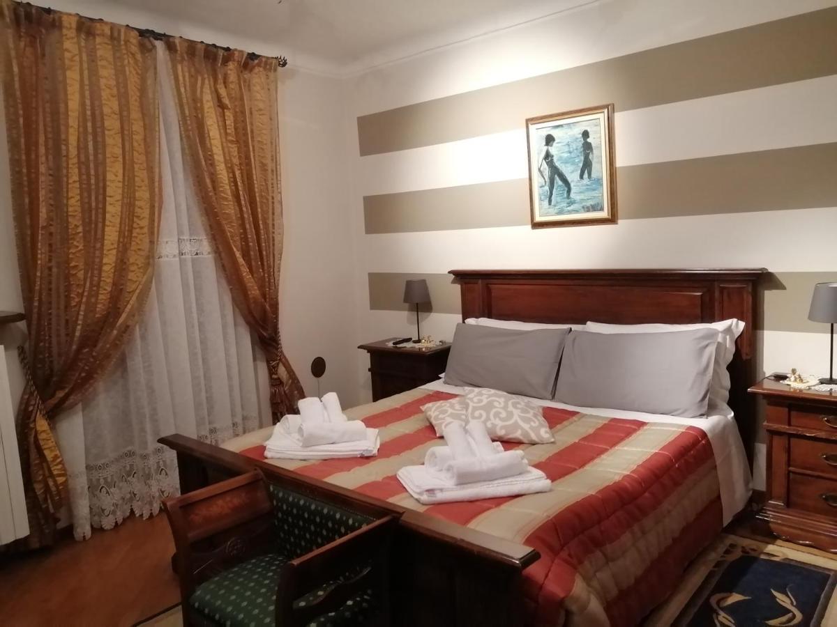 Holiday House Antica Dimora Soggiorni In Langa Centro Storico La Morra Buitenkant foto