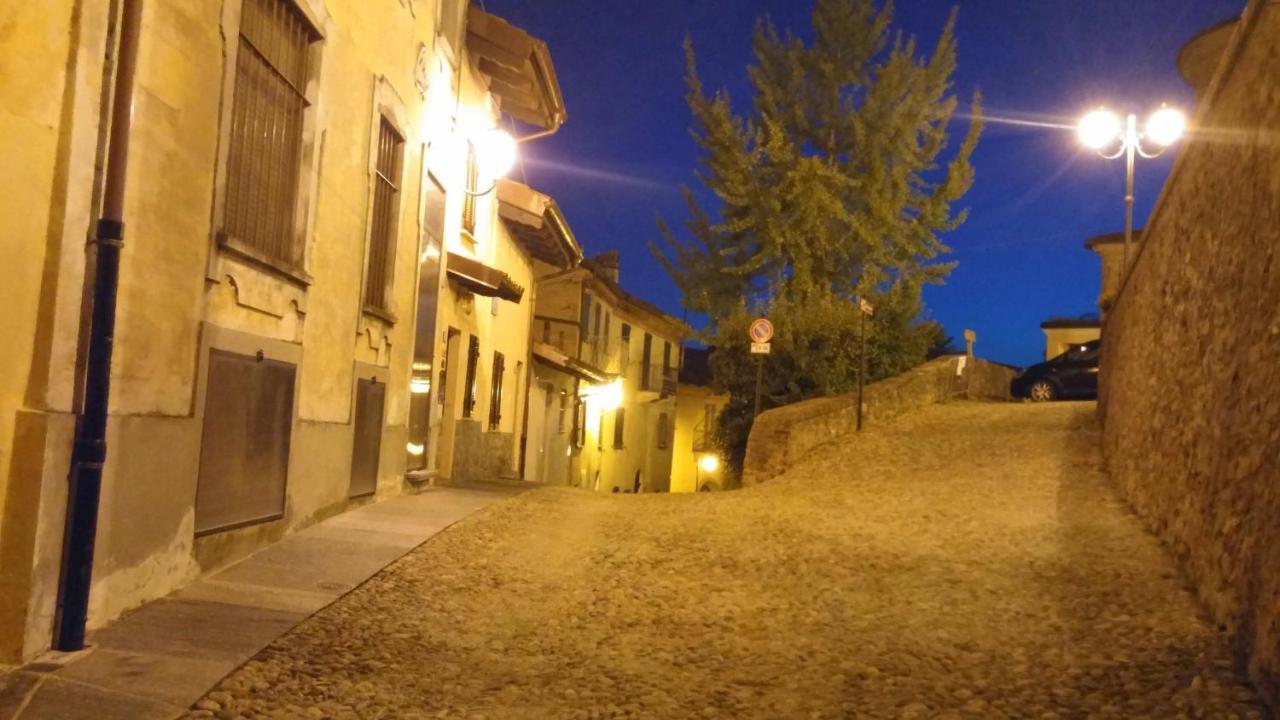 Holiday House Antica Dimora Soggiorni In Langa Centro Storico La Morra Buitenkant foto