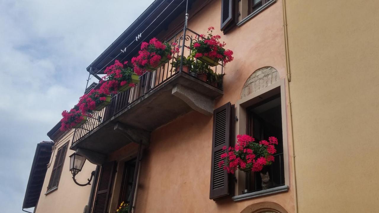 Holiday House Antica Dimora Soggiorni In Langa Centro Storico La Morra Buitenkant foto