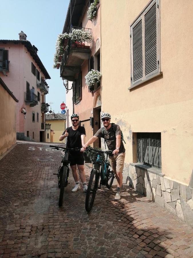 Holiday House Antica Dimora Soggiorni In Langa Centro Storico La Morra Buitenkant foto